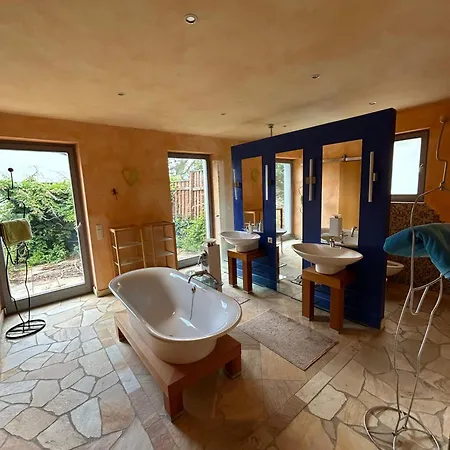 بيت ضيافة Separate Area Mit Schlafzimmer Und Badezimmer *