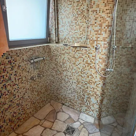 Separate Area Mit Schlafzimmer Und Badezimmer هيرودسبيرغ