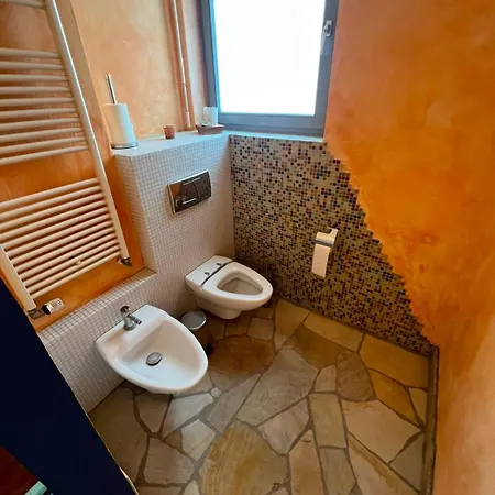 Separate Area Mit Schlafzimmer Und Badezimmer * هيرودسبيرغ