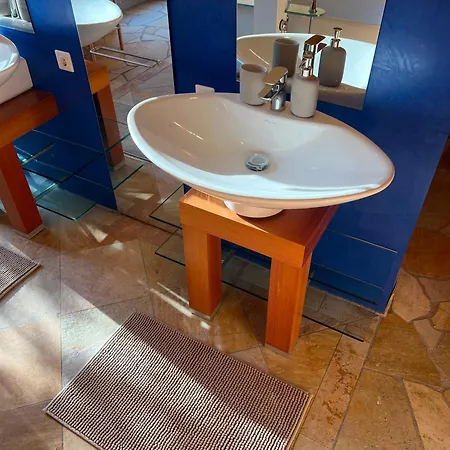Separate Area Mit Schlafzimmer Und Badezimmer بيت ضيافة هيرودسبيرغ
